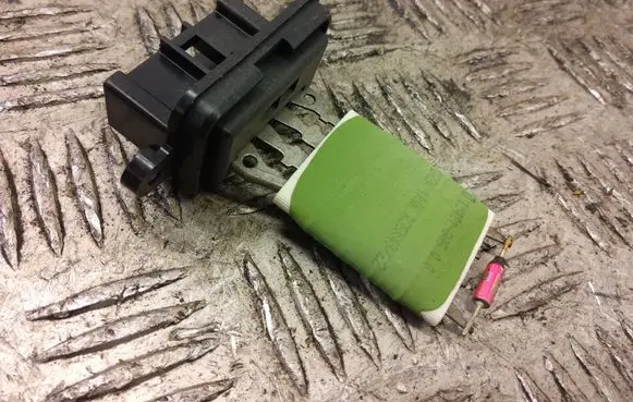 Fiat 500 Heater blower motor/fan resistor