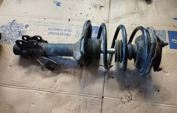 Nissan Serena Front shock absorber with coil spring