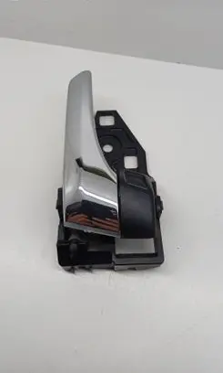 Toyota RAV 4 (XA40) Front door interior handle