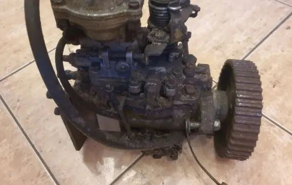 Volkswagen PASSAT B4 Fuel injection high pressure pump 028130107R
