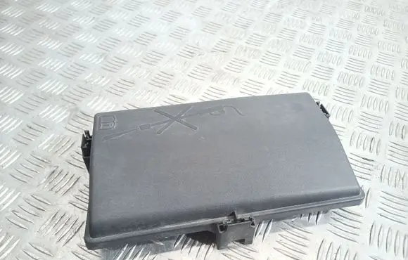 Opel Insignia A Fuse box cover 13222784