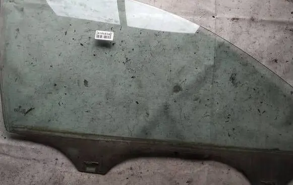 Volkswagen PASSAT B5.5 Front door window glass four-door as2