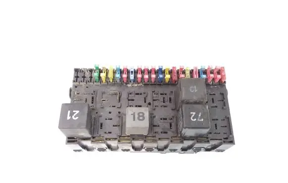 Volkswagen PASSAT B3 Fuse module 357937039