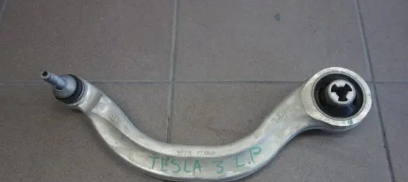 Tesla Model 3 Front lower control arm/wishbone 104435400A