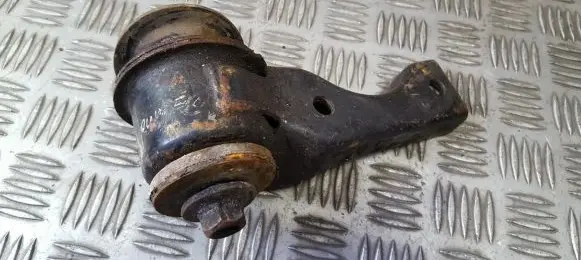 Toyota 4 Runner N120 N130 Engine mount bracket 