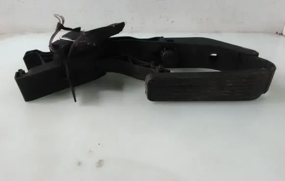 Mercedes-Benz C W203 Accelerator throttle pedal A2113010001