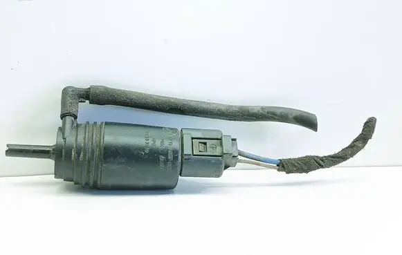 BMW 5 E39 Windscreen/windshield washer pump 9377612 23557610