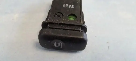 KIA Carnival Windscreen/window heater switch