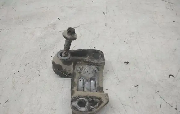 Mercedes-Benz E W211 Sway bar bush bracket, front 