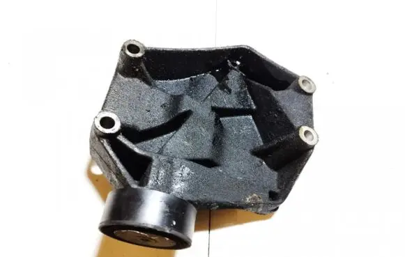 Engine mounting bracket