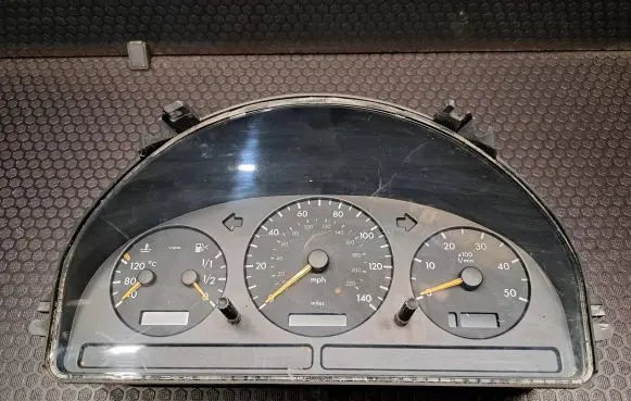 Mercedes-Benz ML W163 Speedometer (instrument cluster) 3319210087