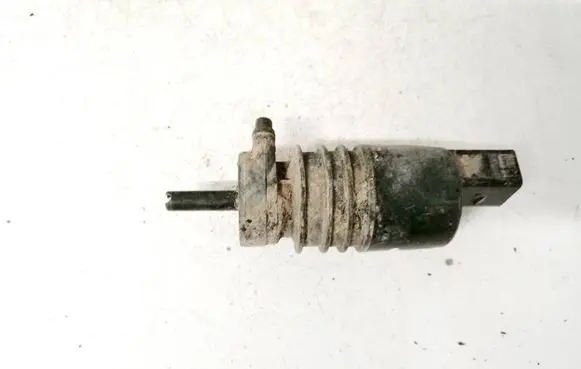Volkswagen PASSAT B6 Windscreen/windshield washer pump 1K6955651