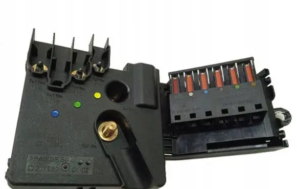 Mercedes-Benz CLS C219 Fuse box set 2119820402
