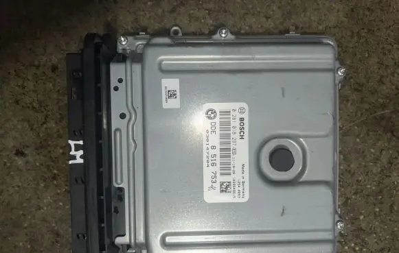 BMW 5 GT F07 Engine control unit/module 8516753 030147204 0281018297