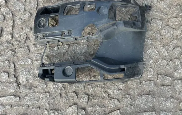 BMW 5 G30 G31 Front bumper mounting bracket 9498601