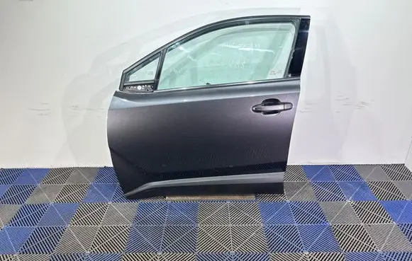 Toyota C-HR I Front door 
