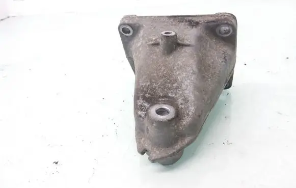 Mercedes-Benz C W202 Engine mounting bracket 6042230004