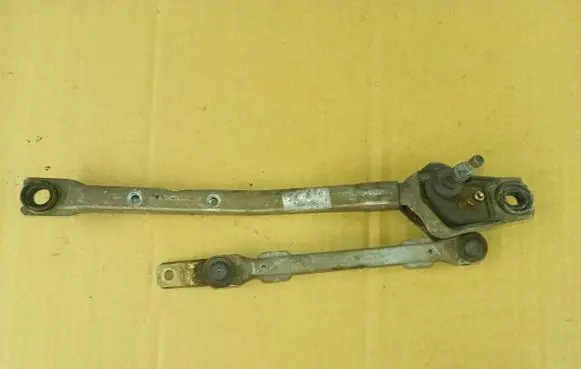 Peugeot 107 Front wiper linkage 