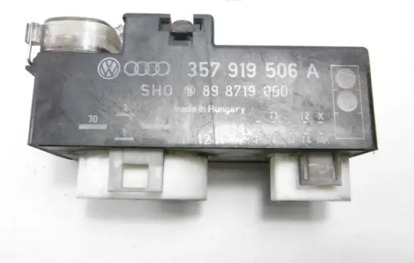Volkswagen PASSAT B4 Fan control module 357919506A