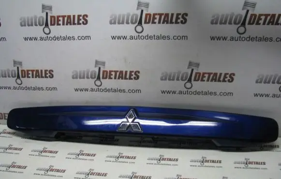 Trunk door license plate light bar