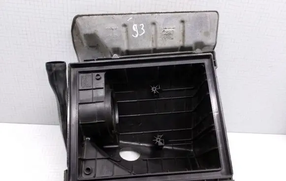 Volkswagen PASSAT B5.5 Air filter box cover 3B0133837 F133837 058133843
