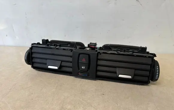 BMW 4 F32 F33 Dash center air vent grill 9218552