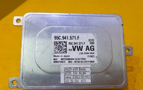 Audi Q5 SQ5 Voltage converter/converter module 95C941571F