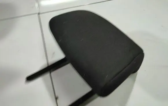Peugeot 308 Front seat headrest 