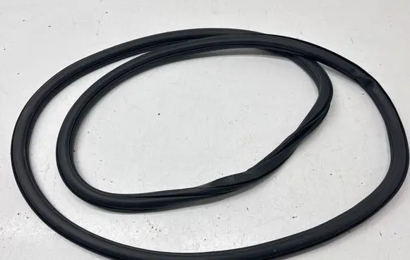 Volkswagen Jetta VII Front door rubber seal 17A867911A