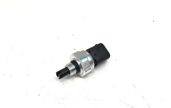 Volvo EX30 Air conditioning (A/C) pressure sensor 32CP1214 01P23CZ5