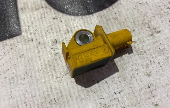 Mercedes-Benz E W212 Airbag deployment crash/impact sensor a2128210351 2128210351
