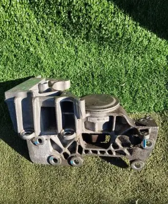 Renault Koleos I Engine mount bracket 112200985R F6628000