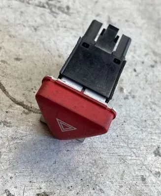 Volkswagen Golf V Hazard light switch