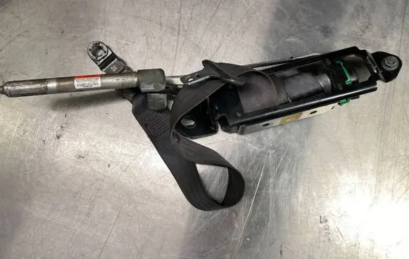 Volvo V70 Front seatbelt 30662993