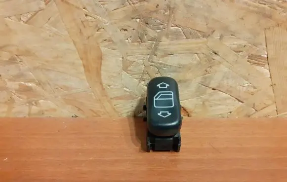 Mercedes-Benz E W210 Electric window control switch 2108208210 336