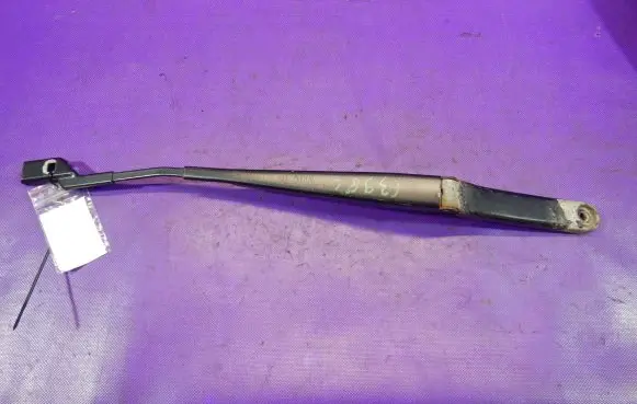 Volkswagen PASSAT B6 Front wiper blade arm 3C1955409C