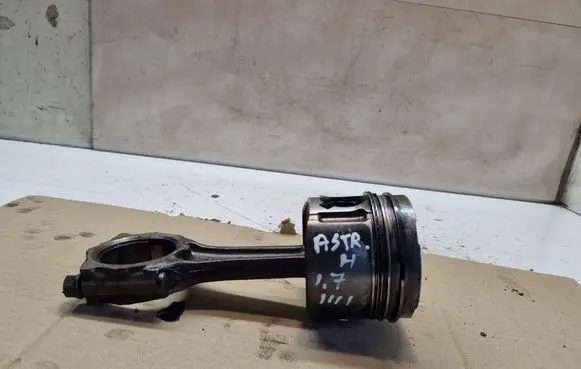Opel Astra H Piston with connecting rod P885
