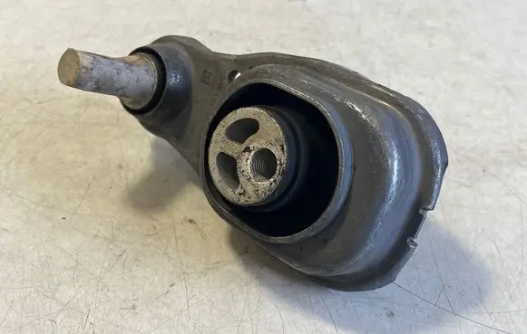 Mercedes-Benz GLB X247 Gearbox mount A2472400600