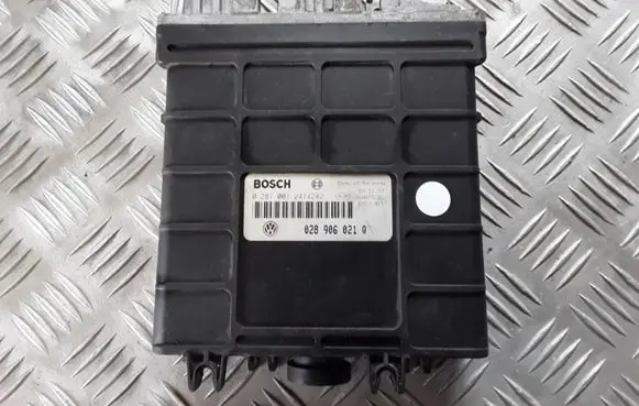 Volkswagen Golf III Engine control unit/module 0281001241 028906021Q 28RTD292