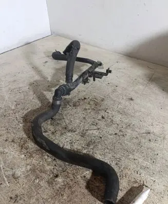 Volkswagen PASSAT B5 Engine coolant pipe/hose 028121065AE