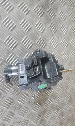 Mercedes-Benz C W205 Fuel injection high pressure pump 0445010439