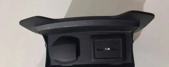 Mercedes-Benz EQC Other center console (tunnel) element