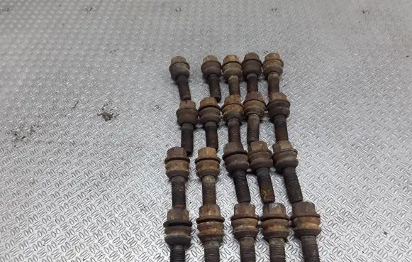 Volkswagen Transporter - Caravelle T5 Nuts/bolts 