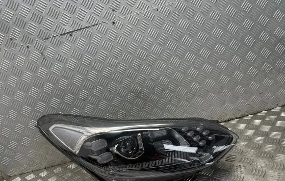 KIA Sportage Headlight/headlamp 92102F1510 300920190827 R009R510031087