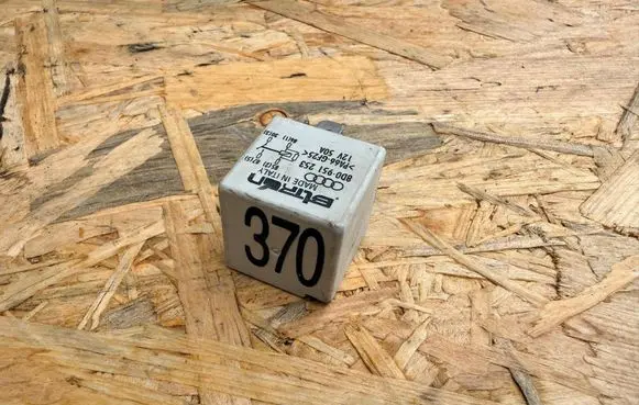 Volkswagen Golf IV Other relay 8D0951253