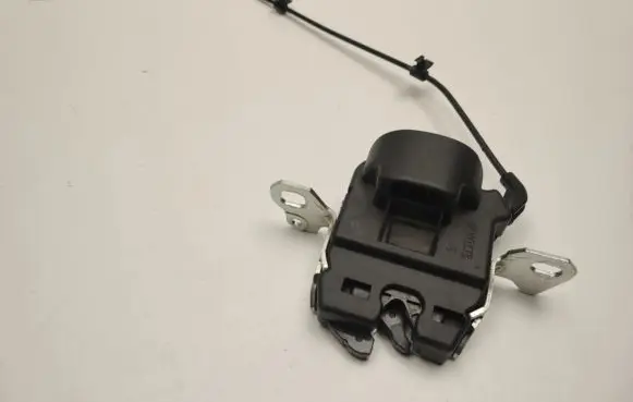 Mercedes-Benz C W205 Loading door lock A2047500485