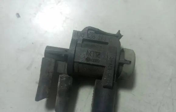 Volkswagen PASSAT B6 Turbo solenoid valve 1J0906283C