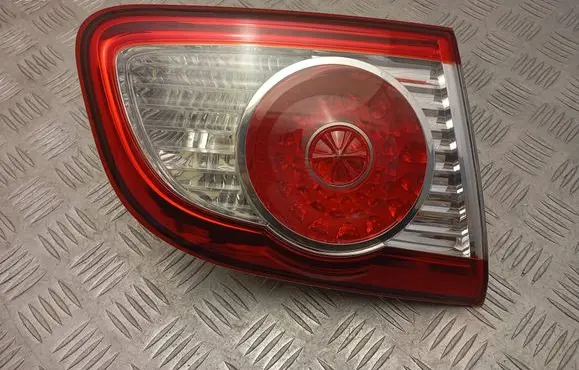 Tailgate rear/tail lights