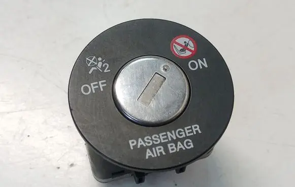 Hyundai ix35 Passenger airbag on/off switch 