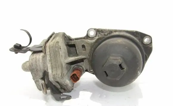 Land Rover Freelander 2 - LR2 Oil filter mounting bracket 90677L